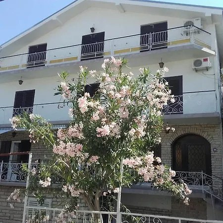 Apartman Kupus Biograd Na Moru